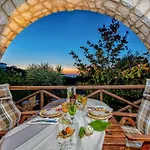 Orfeas Villa *