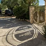 Orfeas Villa Méson Yerakaríon