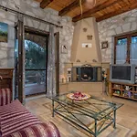 Orfeas Villa Méson Yerakaríon