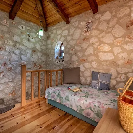 Orfeas * Méson Yerakaríon