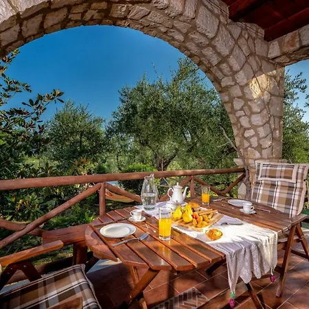 Villa Orfeas Méson Yerakaríon