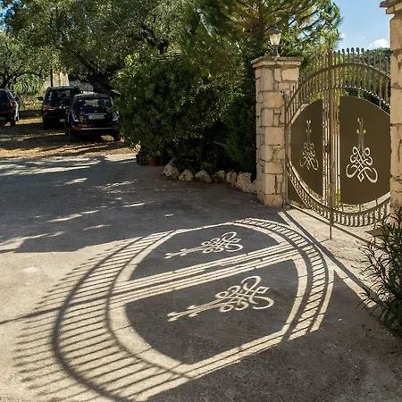 Orfeas Villa Méson Yerakaríon